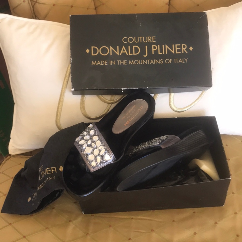 Donald Pliner sandals
